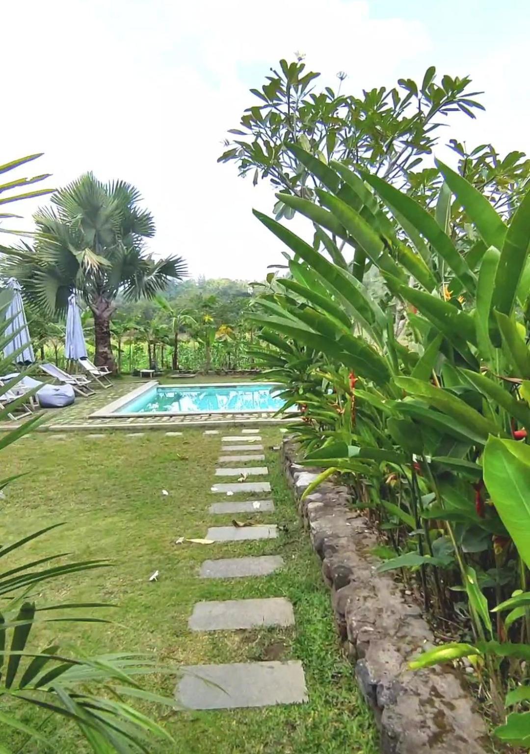 Blue Garden Yogyakarta Hotel Bangunjiwo Buitenkant foto