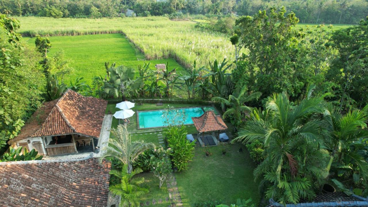 Blue Garden Yogyakarta Hotel Bangunjiwo Buitenkant foto
