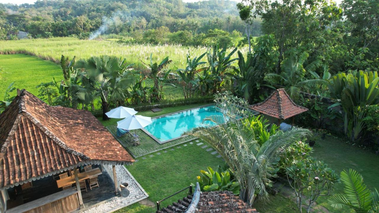 Blue Garden Yogyakarta Hotel Bangunjiwo Buitenkant foto