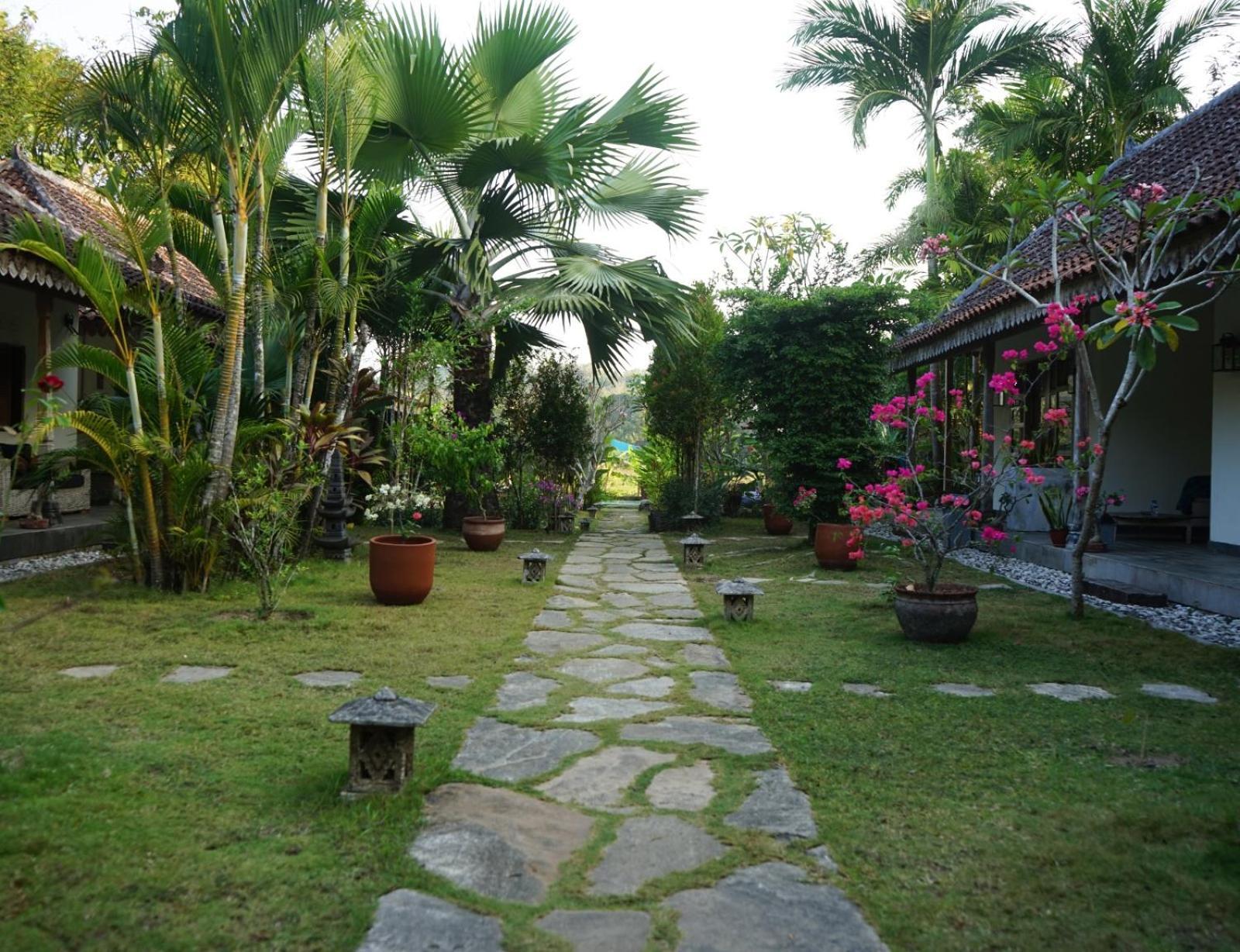 Blue Garden Yogyakarta Hotel Bangunjiwo Buitenkant foto