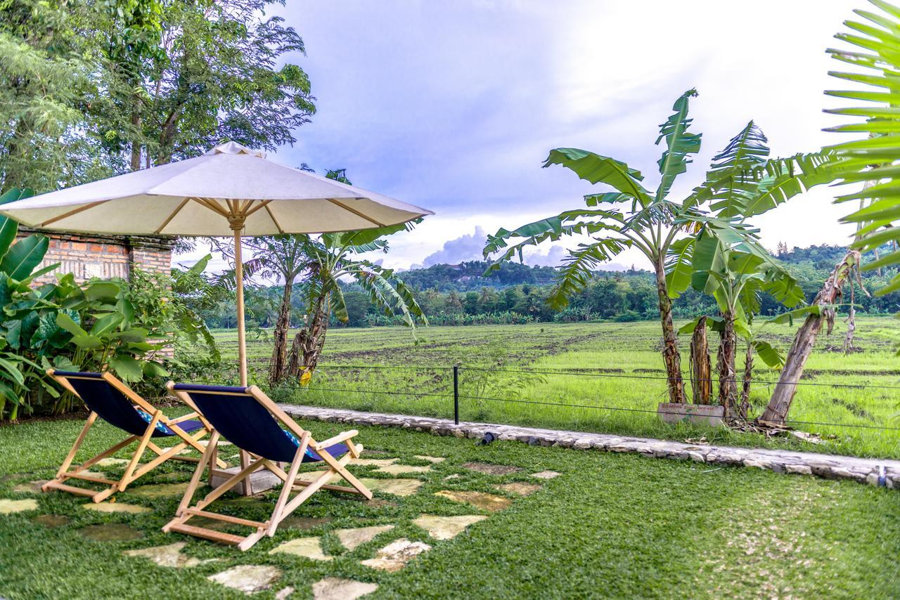 Blue Garden Yogyakarta Hotel Bangunjiwo Buitenkant foto
