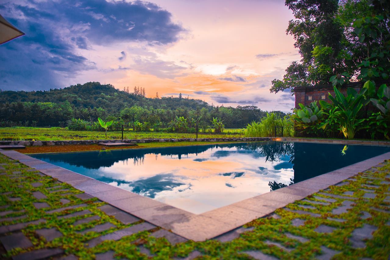 Blue Garden Yogyakarta Hotel Bangunjiwo Buitenkant foto